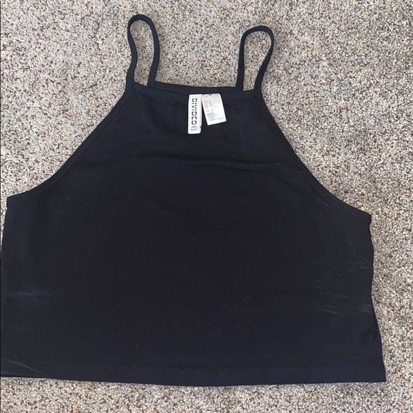 -Black cropped top - Picture 1 of 3